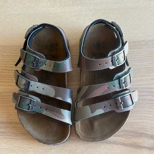 NEW! Birki’s kids sandals camouflage size 7